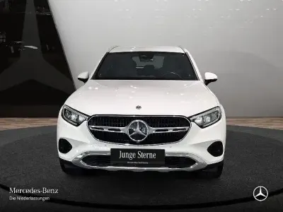 Gebraucht Mercedes GLC200 204 PS (150 kW) 2023 Weiß SUV