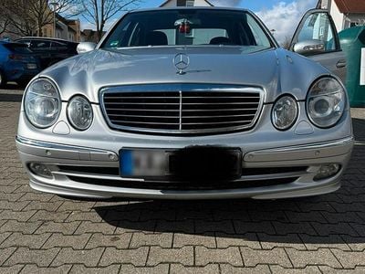 Second-hand Mercedes E200 Avantgarde 163 CP (119 kW) 2005 Argintiu Berlinǎ