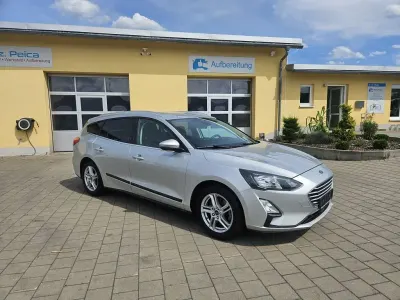 Gebraucht Ford Focus 120 PS (88 kW) 2020 Silber Limousine
