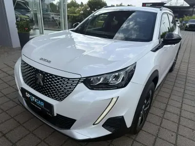 Gebraucht Peugeot e-2008 Allure 100 kW (136 PS) 2023 Weiß SUV