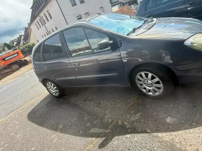 Gebraucht Renault Scenic E-Tech 100 PS (73 kW) 2008 Violet Van / Kleinbus