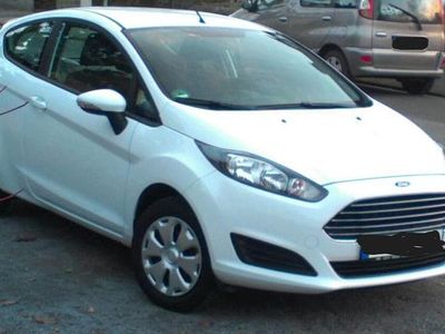 Gebraucht Ford Fiesta 60 PS (44 kW) 2014 Weiß Kleinwagen