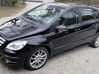 Gebraucht Mercedes B180 116 PS (85 kW) 2010 Schwarz Van / Kleinbus