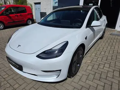 Begagnad Tesla Model 3 366 kW (498 HK) 2022 Vit Sedan