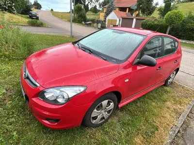 Gebraucht Hyundai i30 Classic 109 PS (80 kW) 2010 Rot Limousine