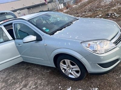 Gebraucht Opel Astra 140 PS (102 kW) 2009 Grün Kombi
