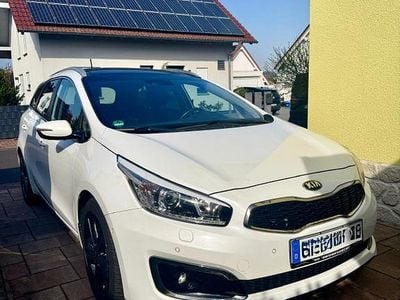 Gebraucht Kia Ceed Sportswagon Spirit 136 PS (100 kW) 2015 Weiß Kombi