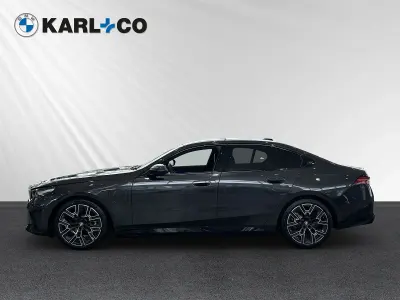 Gebraucht BMW 530e M Sport 190 PS (139 kW) 2026 Sophistograu brillanteffekt metalli Limousine