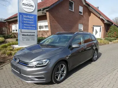 Używany VW Golf VIII Highline 131 KM (96 kW) 2020 Szary Kombi