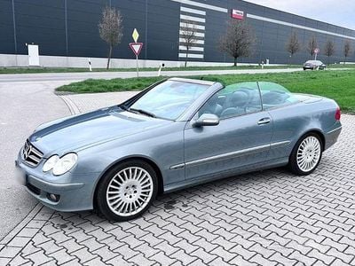 Second-hand Mercedes CLK320 Avantgarde 224 CP (164 kW) 2006 Albastru Cabrio