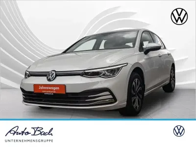 Gebraucht VW Golf VIII Active 131 PS (96 kW) 2023 Oryxweiß perlmutteffekt Limousine