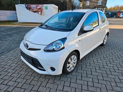 Second-hand Toyota Aygo 68 CP (50 kW) 2013 Alb Hatchback