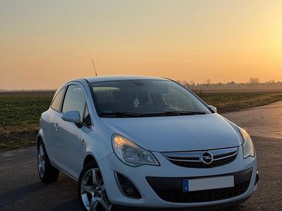 Gebraucht Opel Corsa 95 PS (69 kW) 2011 Weiß Kleinwagen