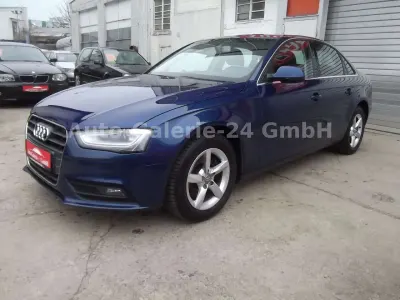 Gebraucht Audi A4 Ambiente 170 PS (125 kW) 2012 Blau Limousine