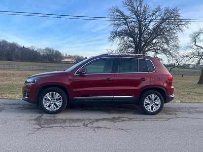Gebraucht VW Tiguan 122 PS (89 kW) 2014 Rot SUV