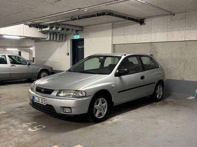 Gebraucht Mazda 323 Luxury 88 PS (64 kW) 1999 Silber Kleinwagen