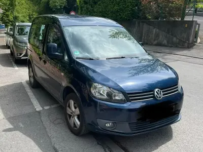 Używany VW Caddy 105 KM (77 kW) 2012 Niebieski Minivan