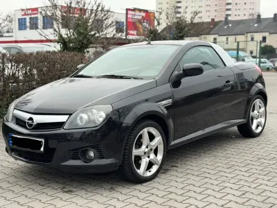 Używany Opel Tigra Sport 90 KM (66 kW) 2005 Czarny Kabriolet
