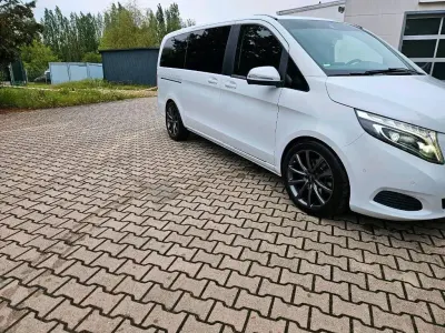 Gebraucht Mercedes V220 163 PS (119 kW) 2017 Weiß Van / Kleinbus