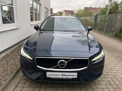 Second-hand Volvo V60 Core 197 CP (144 kW) 2023 Albastru Break
