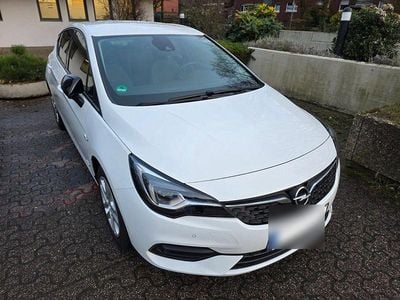 Weiß Gebraucht 2021 Opel Astra Design & Tech Limousine | 13.800 € (Fairer Preis)