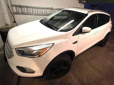 Weiß Gebraucht 2017 Ford Kuga Cool & Connect SUV | 12.700 € (Fairer Preis)