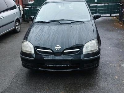 Nissan Almera Tino