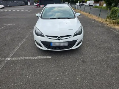 Gebraucht Opel Astra Selection 116 PS (85 kW) 2016 Weiß Kombi