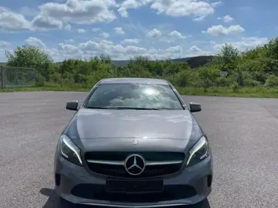Gebraucht Mercedes A180 109 PS (80 kW) 2017 Grau Kleinwagen