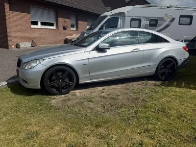 Gebraucht Mercedes E250 204 PS (150 kW) 2012 Silber Coupé
