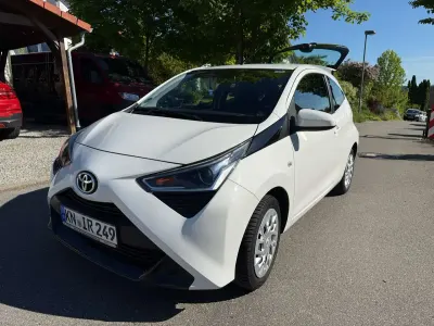 Gebraucht Toyota Aygo Play 72 PS (52 kW) 2018 Weiß Kleinwagen