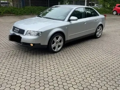 Używany Audi A4 131 KM (96 kW) 2001 Srebrny Sedan/Limuzyna