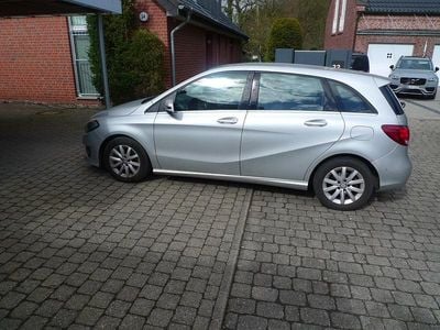 Gebraucht Mercedes B180 122 PS (89 kW) 2016 Silber Van / Kleinbus
