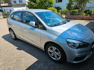 Gebraucht BMW 220 Active Tourer Advantage 192 PS (141 kW) 2015 Silber Van / Kleinbus
