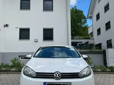 Gebraucht VW Golf VI 122 PS (89 kW) 2010 Weiß Kleinwagen