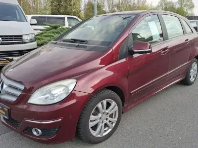 Gebraucht Mercedes B200 140 PS (102 kW) 2009 Rot Van / Kleinbus