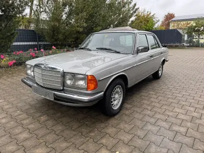 Gebraucht Mercedes 280 185 PS (136 kW) 1981 Silber Limousine
