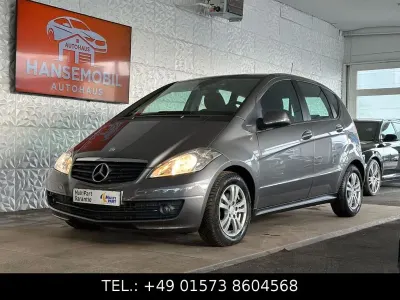 Używany Mercedes A160 82 KM (60 kW) 2012 Szary Sedan/Limuzyna