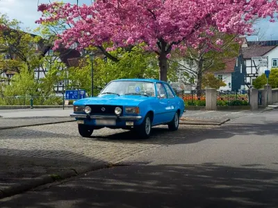 Używany Opel Rekord 75 KM (55 kW) 1975 Niebieski Coupe