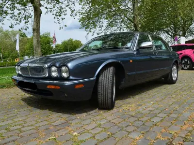 Käytetty Jaguar XJ8 Sovereign 286 HP (210 kW) 2001 Harmaa Sedan