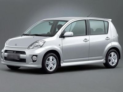 Silber Gebraucht 2010 Daihatsu Sirion Kleinwagen | 4.700 €