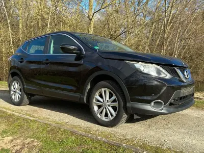 Gebraucht Nissan Qashqai Tekna 116 PS (85 kW) 2015 Schwarz SUV