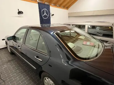 Gebraucht Mercedes E300 Elegance 136 PS (100 kW) 1996 Blau Limousine