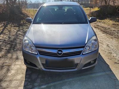 Gebraucht Opel Astra 116 PS (85 kW) 2007 Silber Limousine