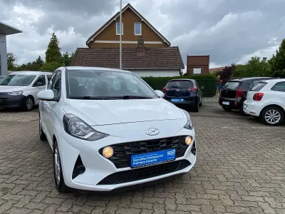 Gebraucht Hyundai i10 67 PS (49 kW) 2021 Weiß Kleinwagen