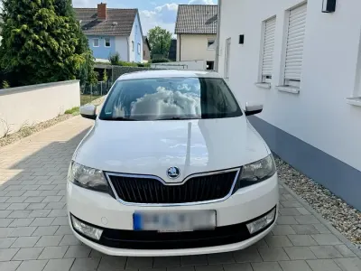 Gebraucht Skoda Rapid Elegance 105 PS (77 kW) 2013 Weiß Kleinwagen