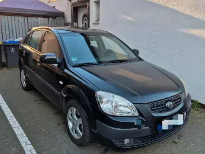 Begagnad Kia Rio 112 HK (82 kW) 2006 Svart Sedan