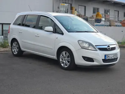 Gebraucht Opel Zafira 116 PS (85 kW) 2012 Weiß Van / Kleinbus
