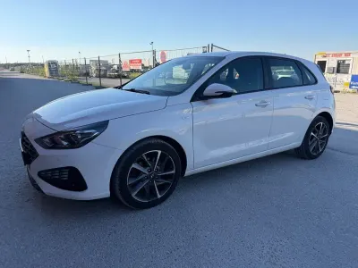 Gebraucht Hyundai i30 160 PS (117 kW) 2023 Weiß Limousine