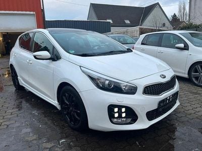 Weiß Gebraucht 2017 Kia Ceed GT-Line Kleinwagen | 7.990 € (Fairer Preis)